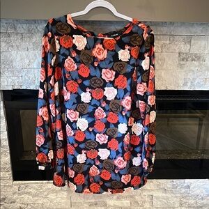 Aakaa Medium Floral Long Sleeve Top